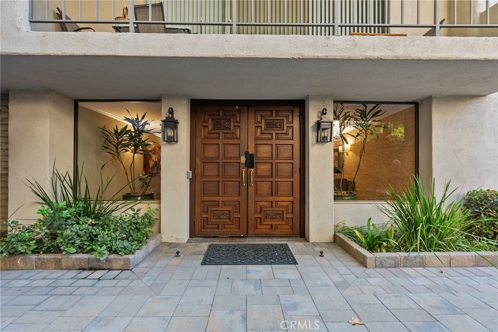 330 W California - Photo 0
