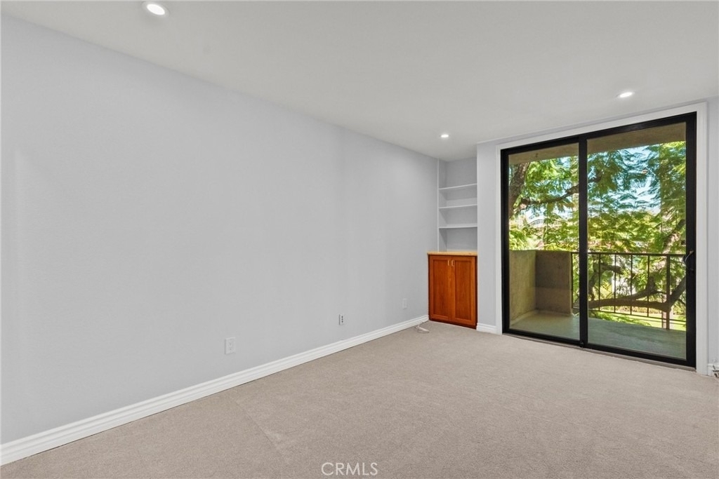330 W California - Photo 6
