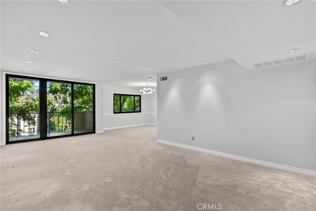 330 W California - Photo 8