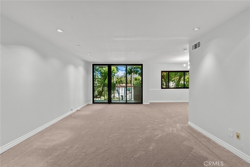 330 W California - Photo 9