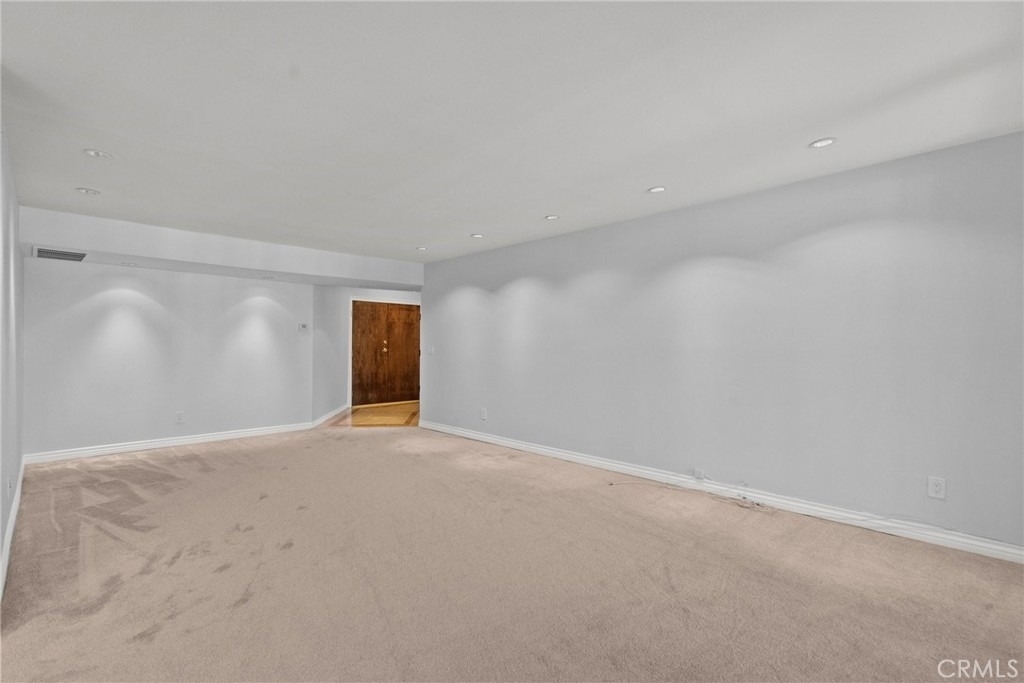 330 W California - Photo 11