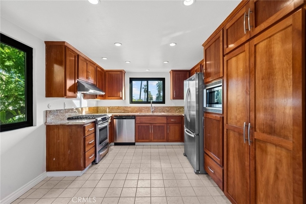 330 W California - Photo 18