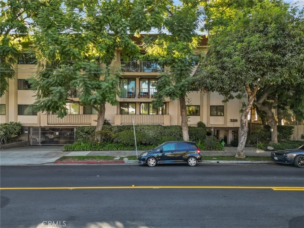 330 W California - Photo 1