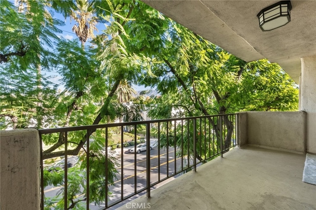 330 W California - Photo 5