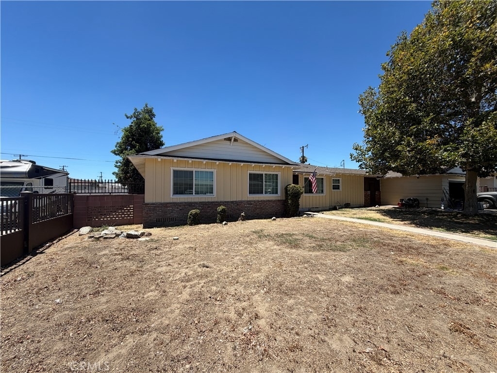 944 N Primrose - Photo 0