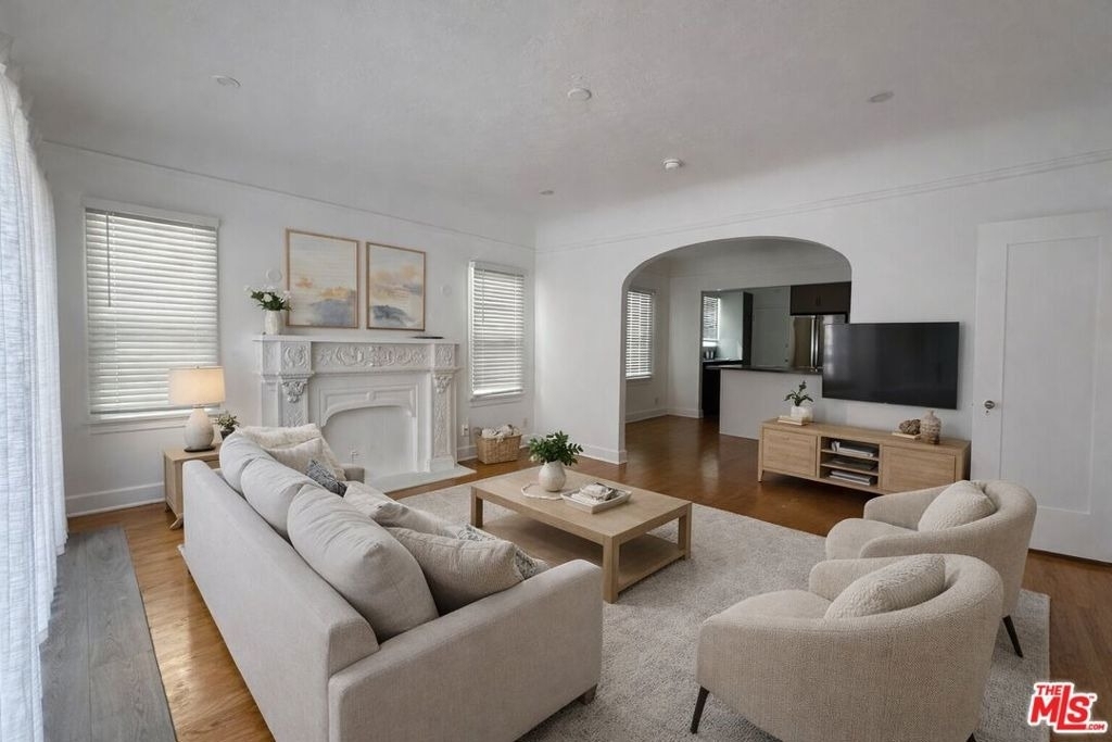 856 S Gramercy Place - Photo 0