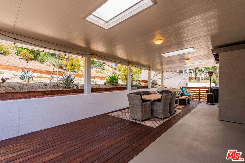 5343 Tendilla Avenue - Photo 18