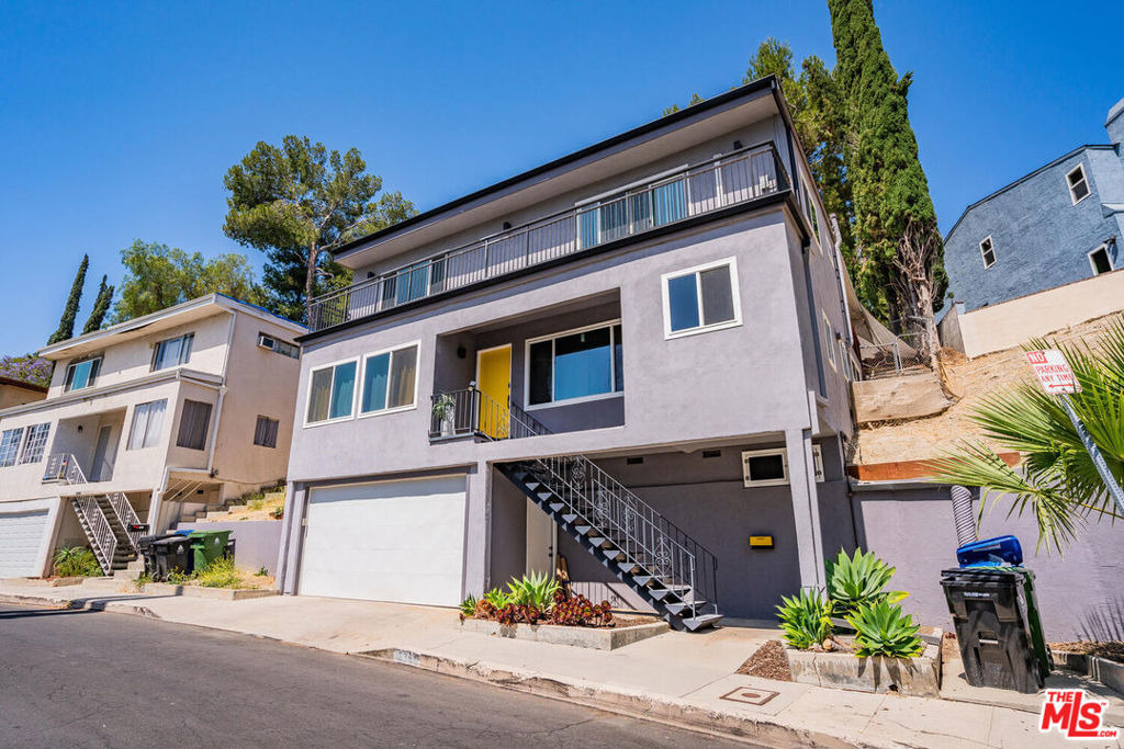 5343 Tendilla Avenue - Photo 0