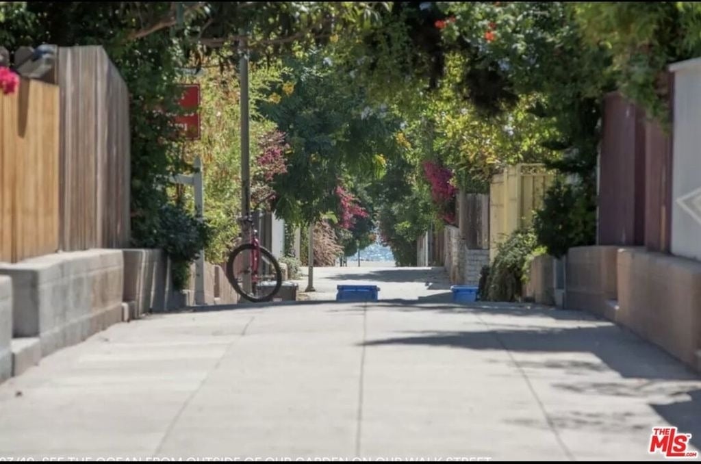 119 Paloma Avenue - Photo 1