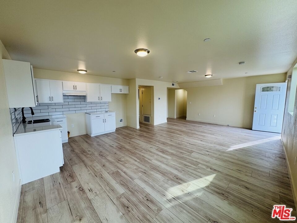 851 E 76th Place - Photo 2