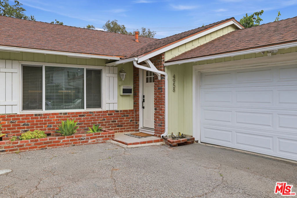 4958 Canoga Avenue - Photo 2