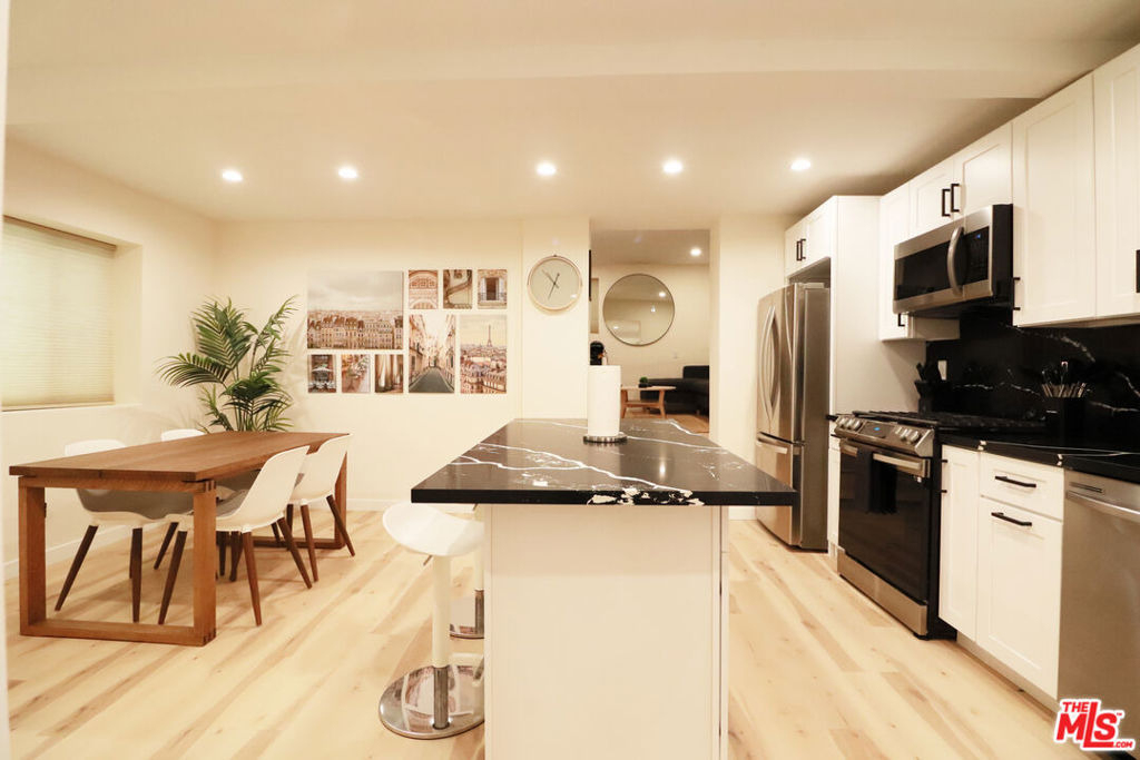 944 N San Vicente Boulevard - Photo 2