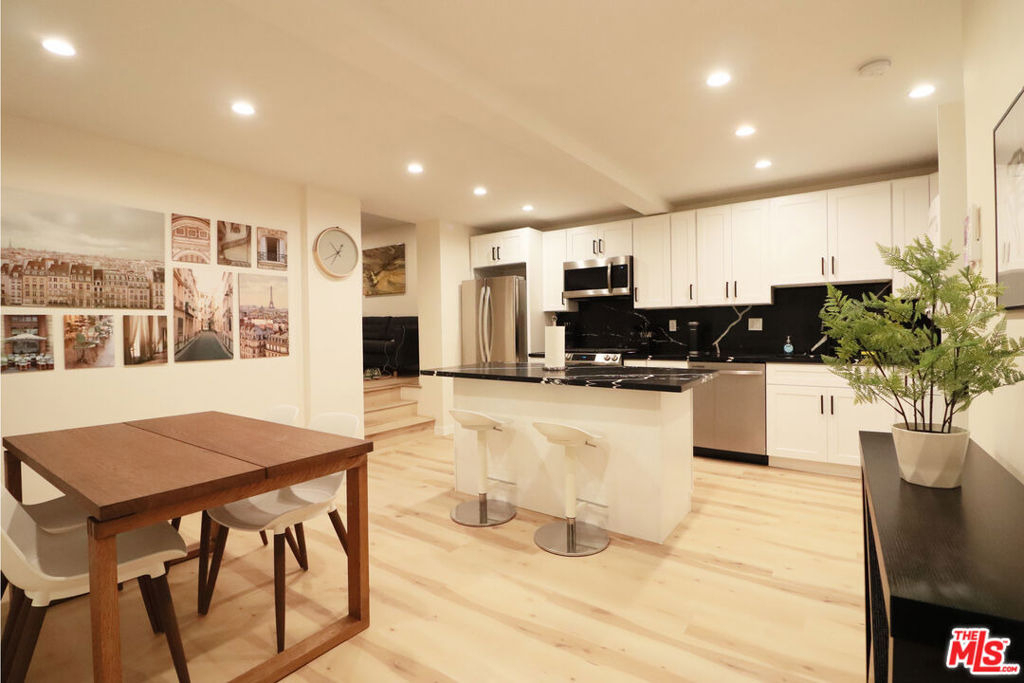 944 N San Vicente Boulevard - Photo 0
