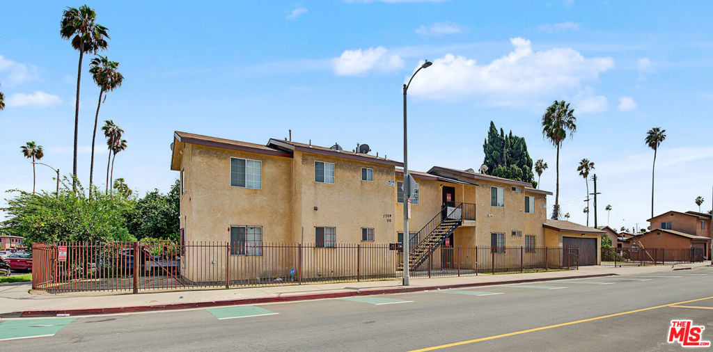 7704 7706 S Grand Avenue - Photo 1