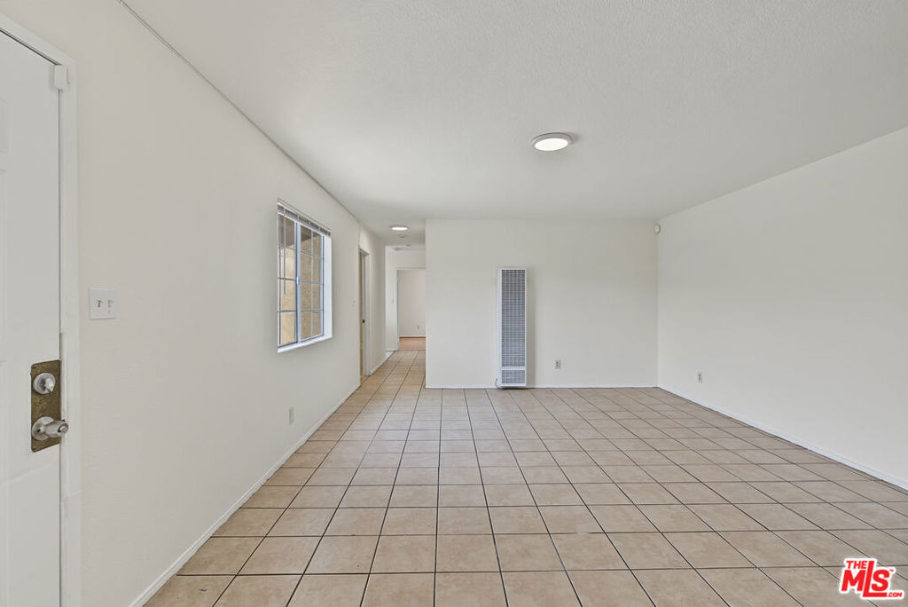 7704 7706 S Grand Avenue - Photo 4