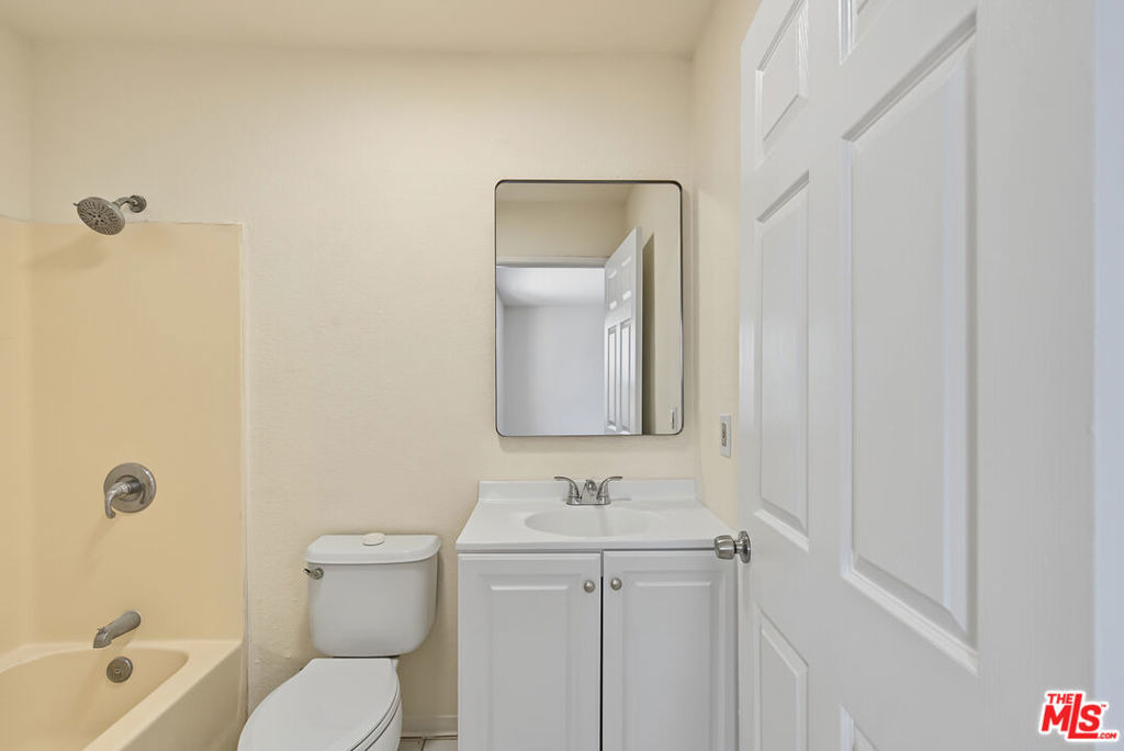 7704 7706 S Grand Avenue - Photo 12
