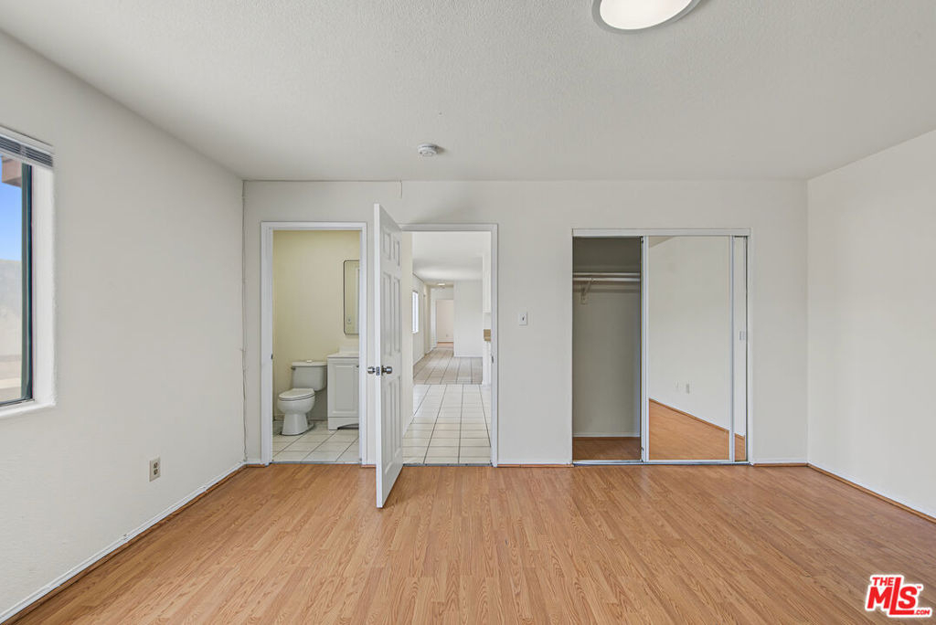 7704 7706 S Grand Avenue - Photo 8