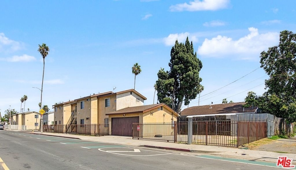7704 7706 S Grand Avenue - Photo 2