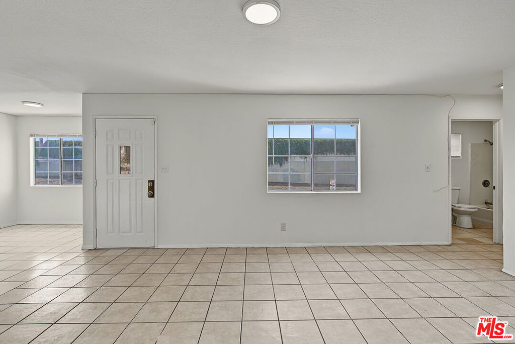 7704 7706 S Grand Avenue - Photo 3