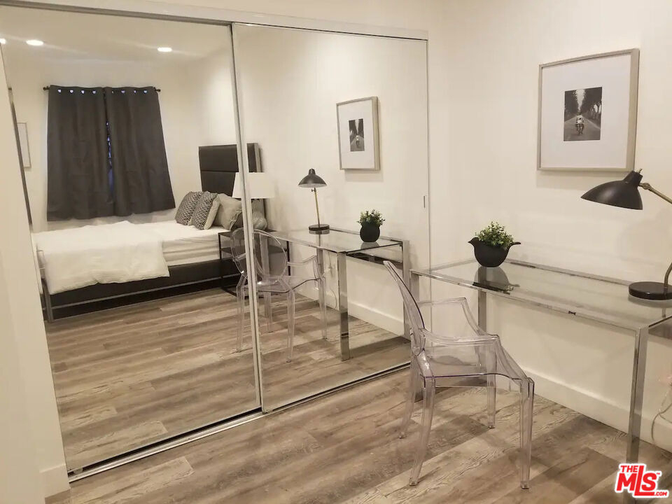 335 E 65th Street - Photo 3