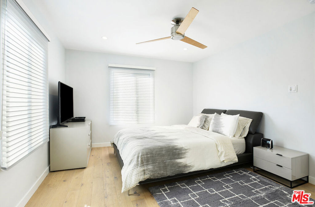 823 N Harper Avenue - Photo 11