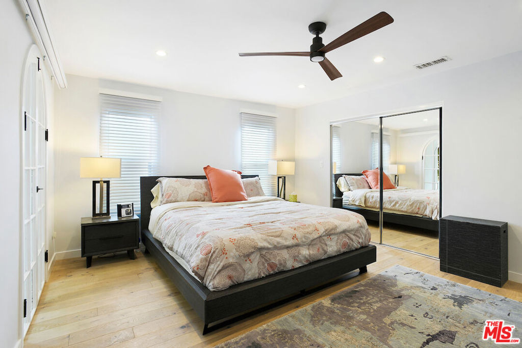 823 N Harper Avenue - Photo 13