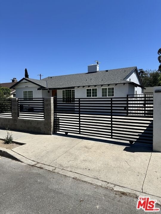 14552 Runnymede Street - Photo 0