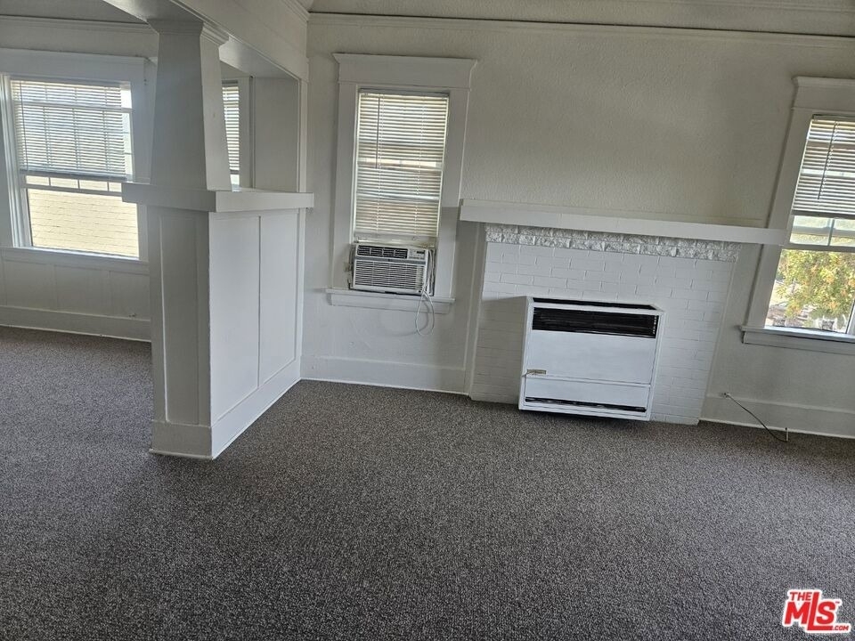 1665 W 12th Place - Photo 3