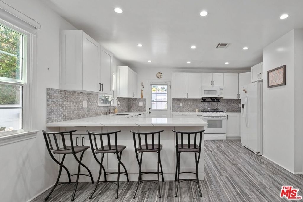 471 S Clark Drive - Photo 4