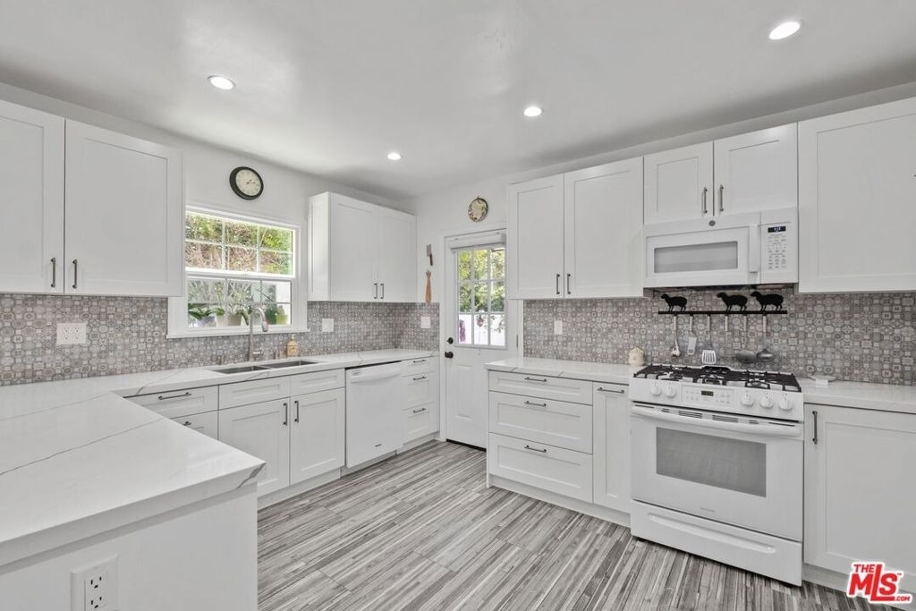 471 S Clark Drive - Photo 6