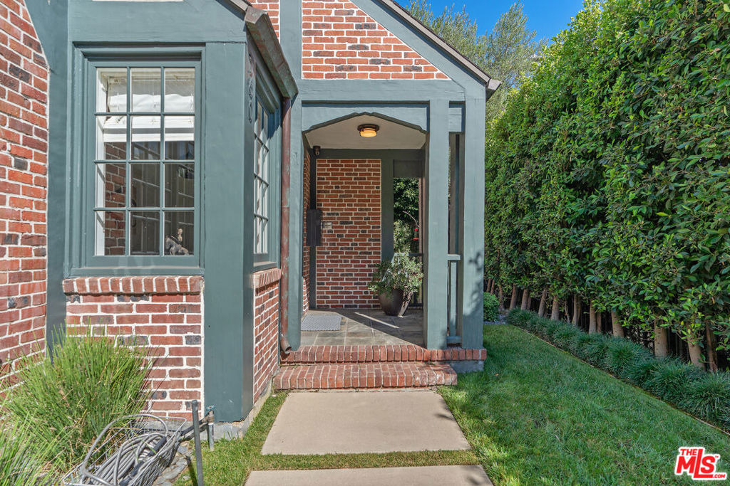 560 S Bronson Avenue - Photo 4
