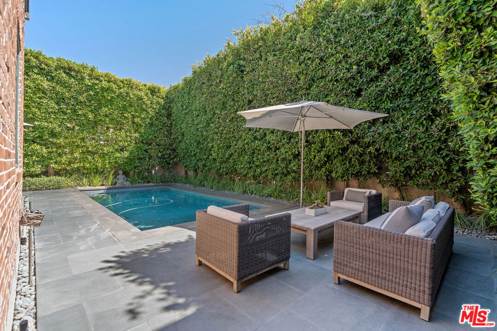 560 S Bronson Avenue - Photo 32