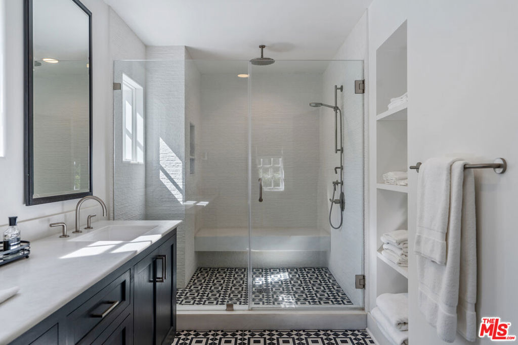 560 S Bronson Avenue - Photo 45
