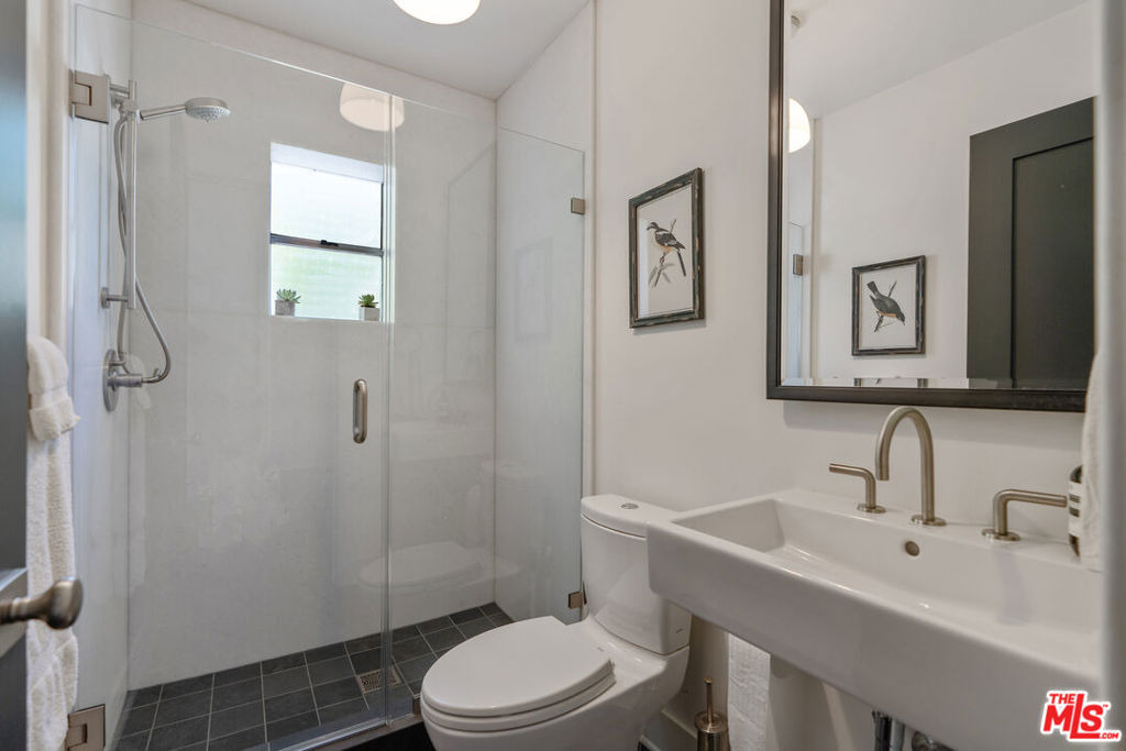 560 S Bronson Avenue - Photo 29