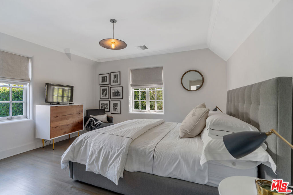 560 S Bronson Avenue - Photo 53