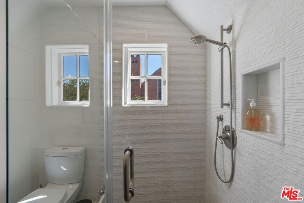 560 S Bronson Avenue - Photo 51