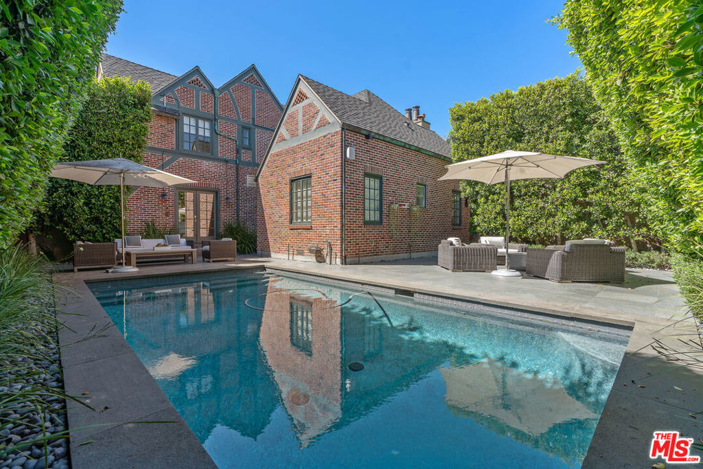 560 S Bronson Avenue - Photo 37