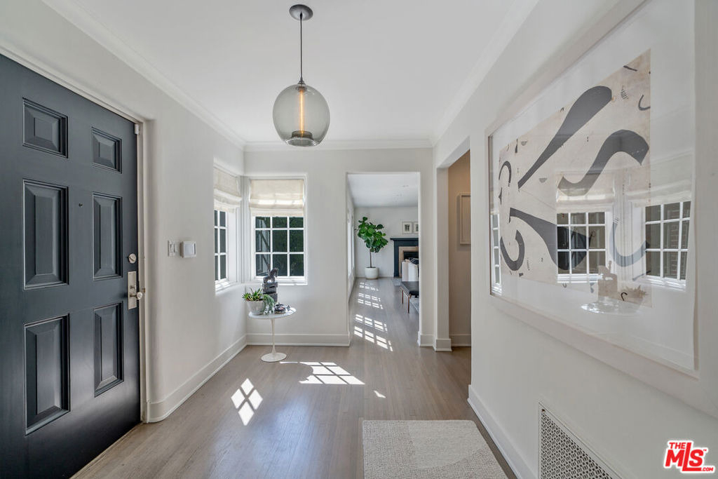 560 S Bronson Avenue - Photo 6