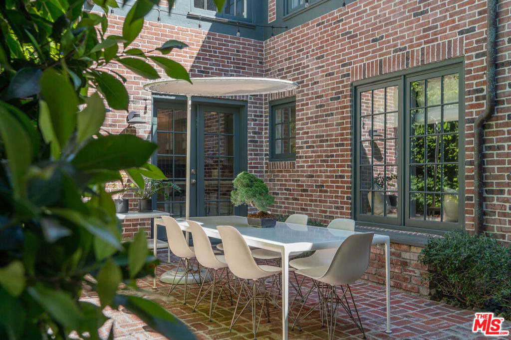 560 S Bronson Avenue - Photo 15