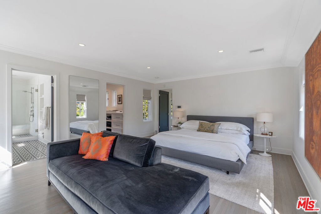 560 S Bronson Avenue - Photo 43