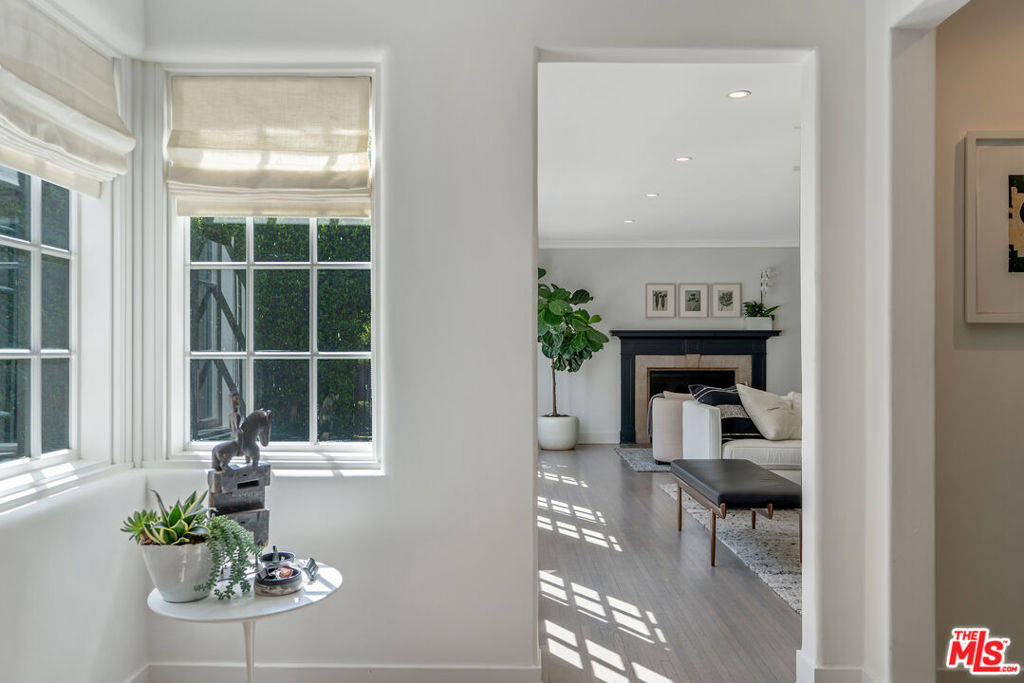 560 S Bronson Avenue - Photo 7
