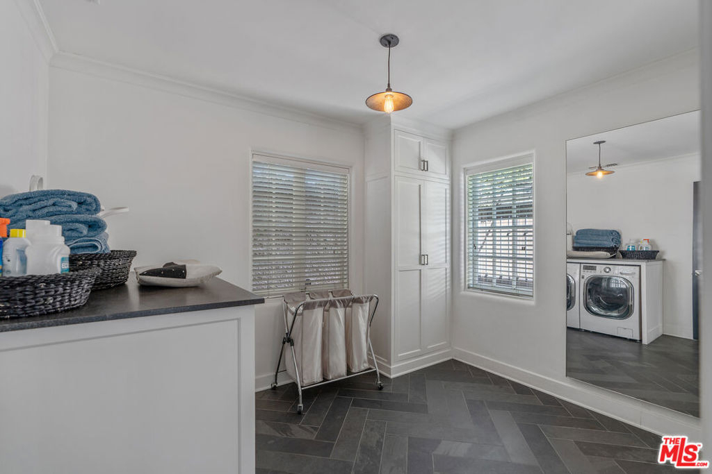 560 S Bronson Avenue - Photo 27