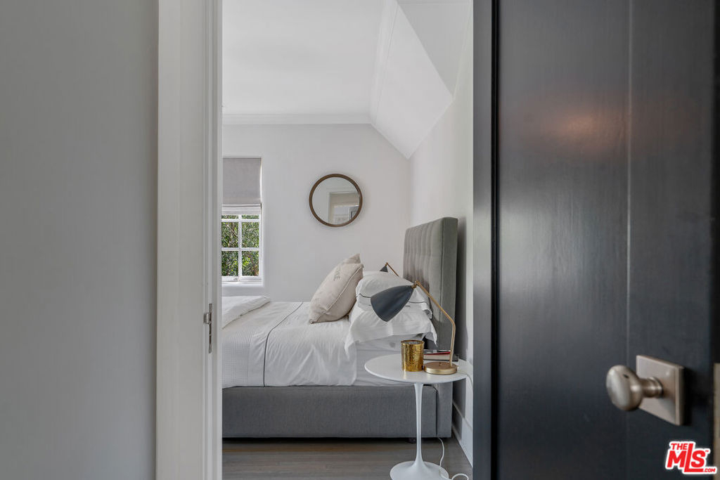 560 S Bronson Avenue - Photo 52