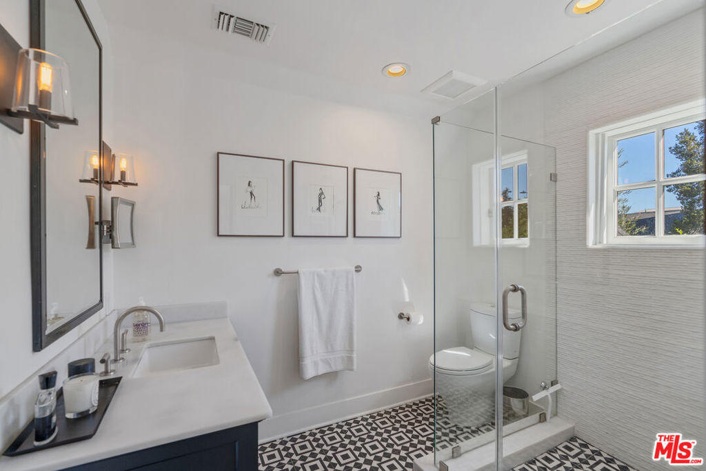 560 S Bronson Avenue - Photo 50