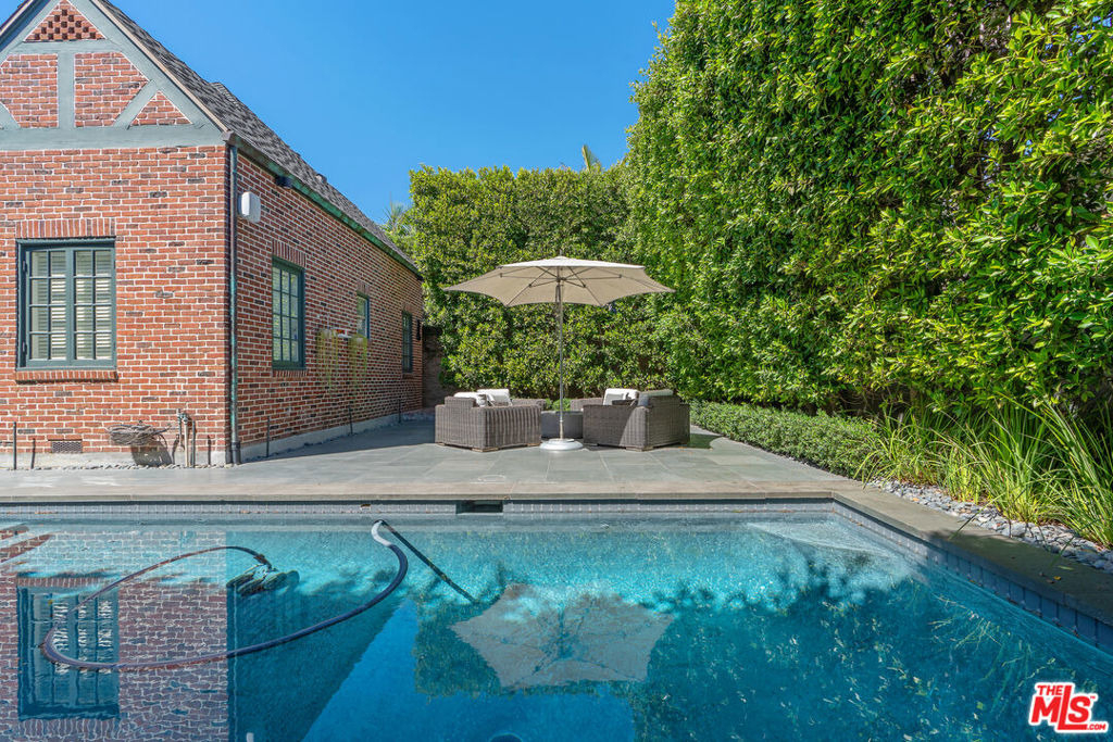 560 S Bronson Avenue - Photo 36