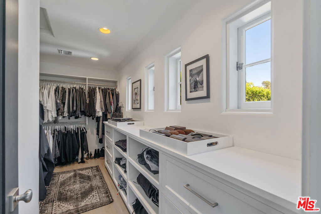 560 S Bronson Avenue - Photo 47