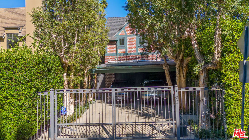 560 S Bronson Avenue - Photo 58
