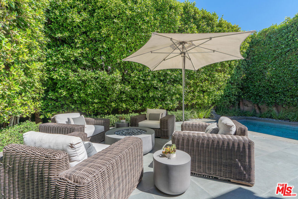 560 S Bronson Avenue - Photo 34