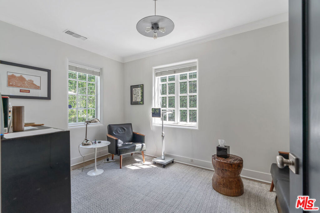 560 S Bronson Avenue - Photo 28
