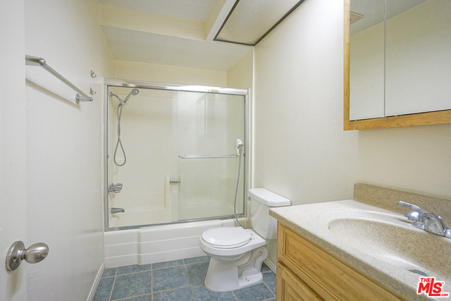 5760 Owensmouth Avenue - Photo 14